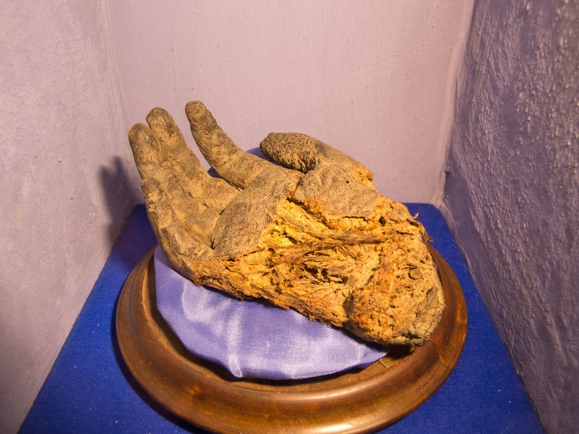 Die Schwarze Hand in Kiche St. Cosmas und Damian in Bödefeld im Schmallenberger Sauerland